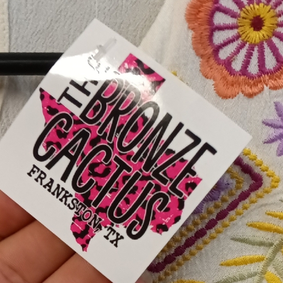 Lily Cream Blouse with Colorful Embroidery - Picture 2 of 2